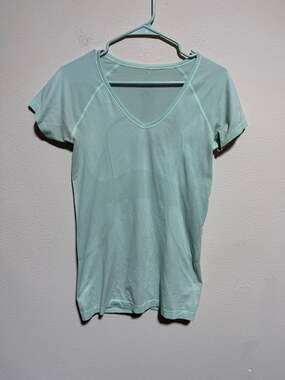 Lululemon Swiftly Tech Short Sleeve 2.0 V-Neck Shirt Mint Green